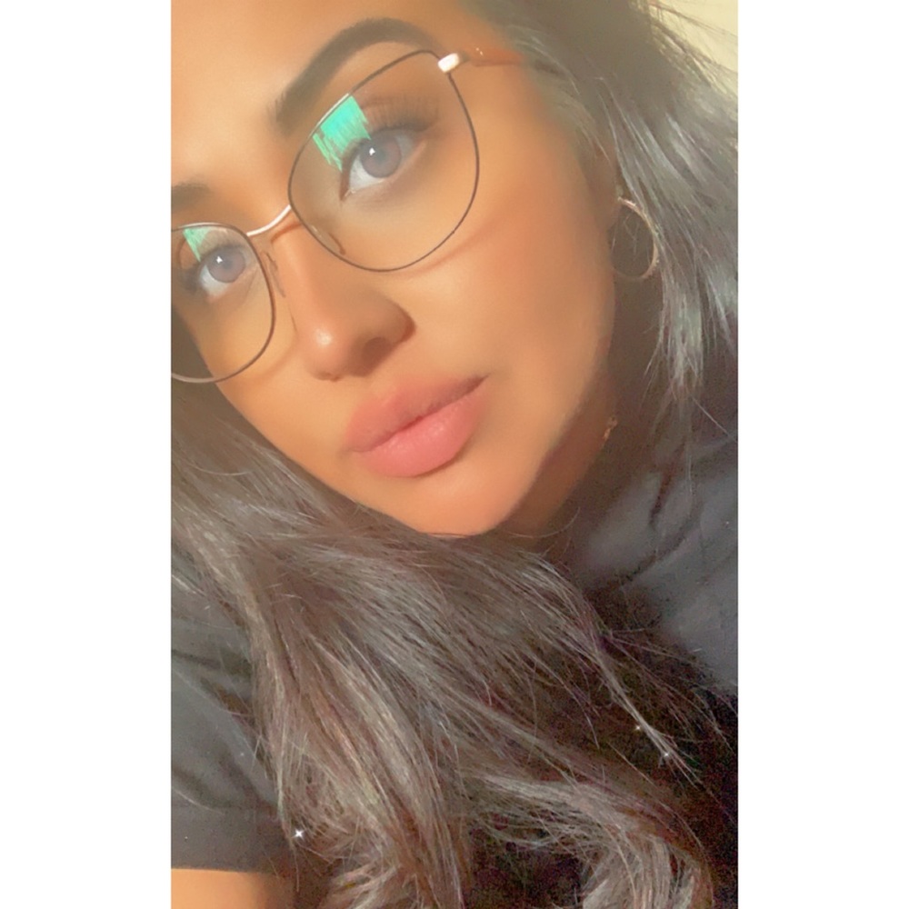 Meet your Posher, Selena